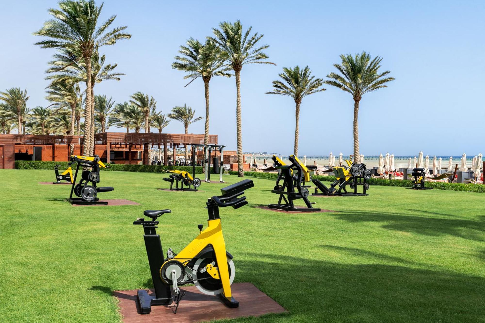 Hotel Rixos Premium Seagate à Charm el-Cheikh Extérieur photo Outdoor fitness equipment at a resort